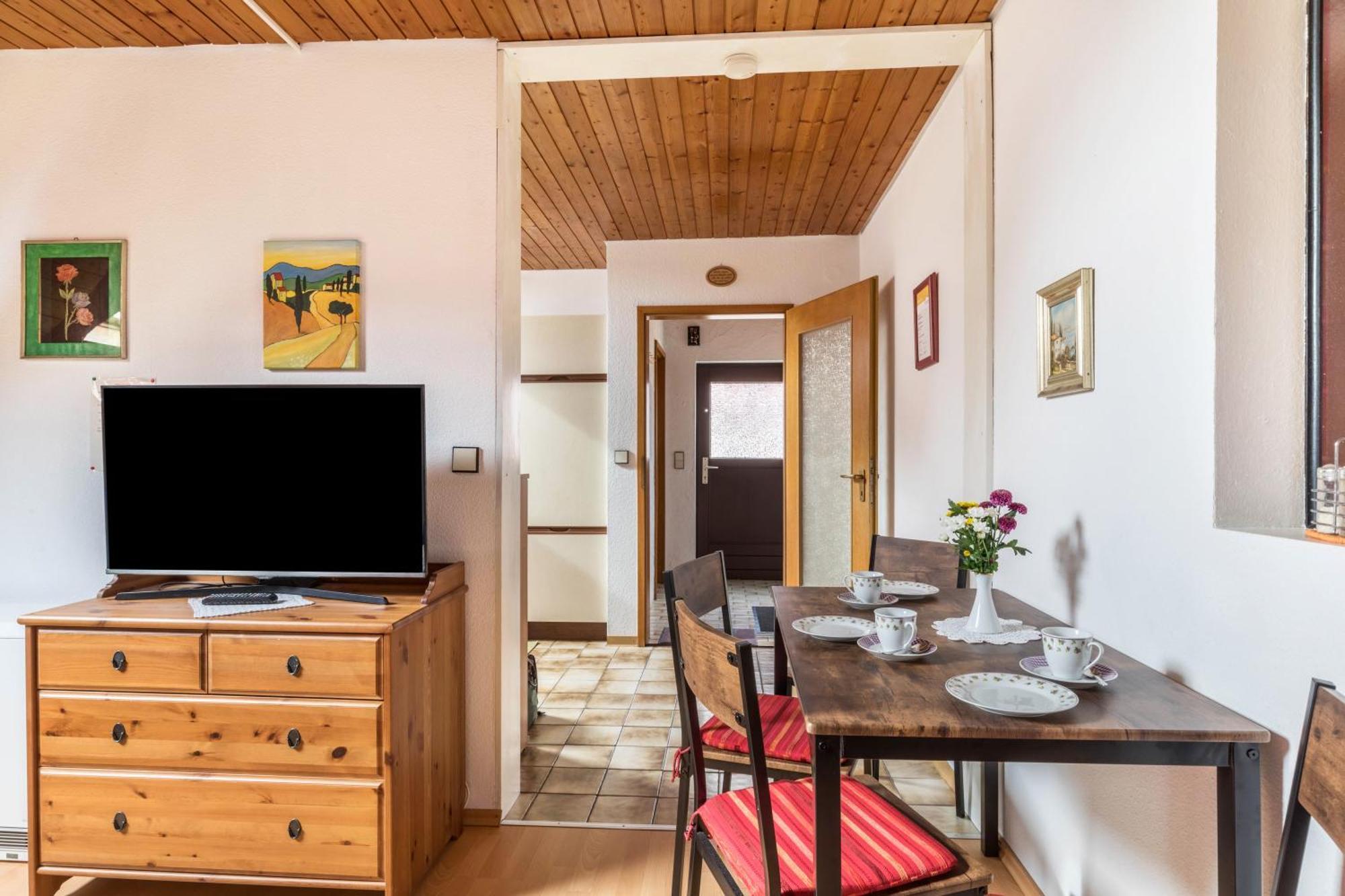 Apartmenthaus Ferienwohnungen Sila Weinstadt Exterior photo